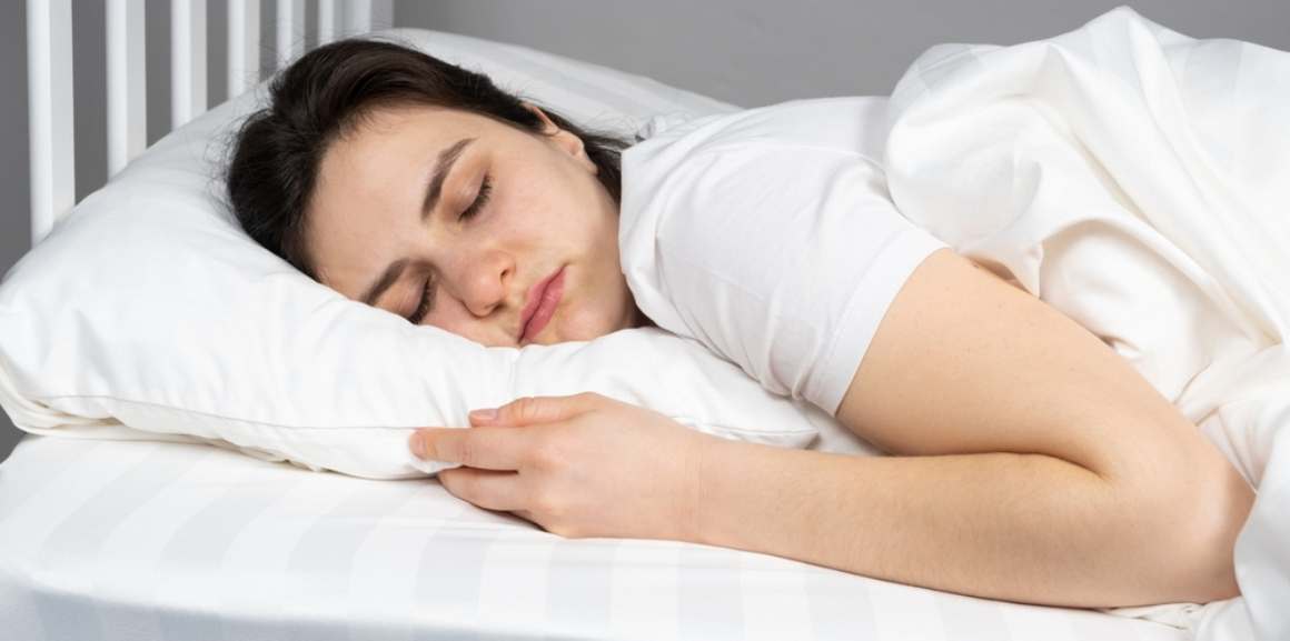 Tips til at afhjælpe ubehag, når du sover på maven