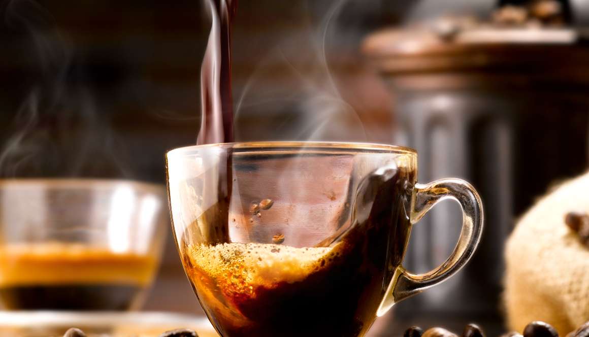 Opdag koffeins indvirkning på magnesiumniveauet, og hvordan det påvirker dit helbred. Lær mere om kaffe, magnesiumudtømning og forebyggelse.