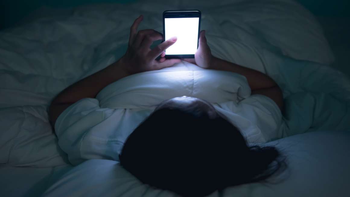 søvn-sms'er-orsager-og-forebyggelse