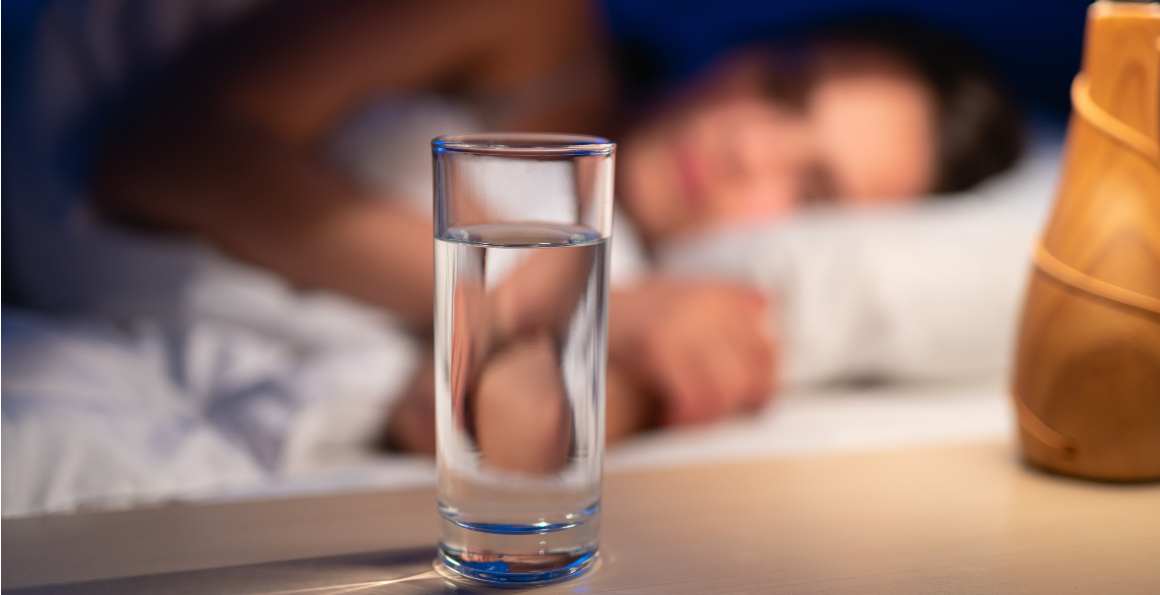 Drikke koldt vand før sengetid: Den overraskende forbindelse til bedre søvn