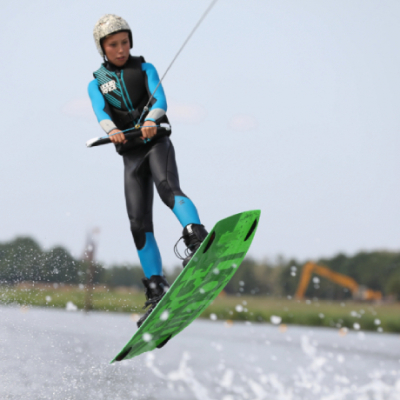 Wakeboarderen Kick de Heer når nye højder med Cibdol-sponsorat